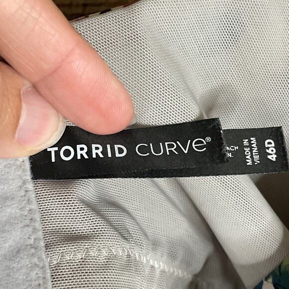 Torrid Wire-Free Lightly Lined Print Plunge 360° Back Smoothing Bra Size 46D - Picture 4 of 9